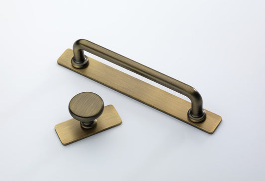 Banbury American Bronze Cabinet Bar Handle on Backplate - 128mm Centres