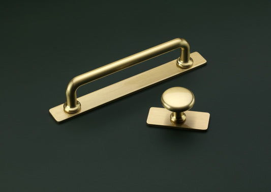 Banbury Brushed Satin Brass Cabinet Bar Handle on Backplate - 128mm Centres